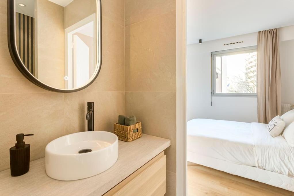 Luxurious 3 Min Walk From Eiffel Tower Apartment Париж Екстериор снимка