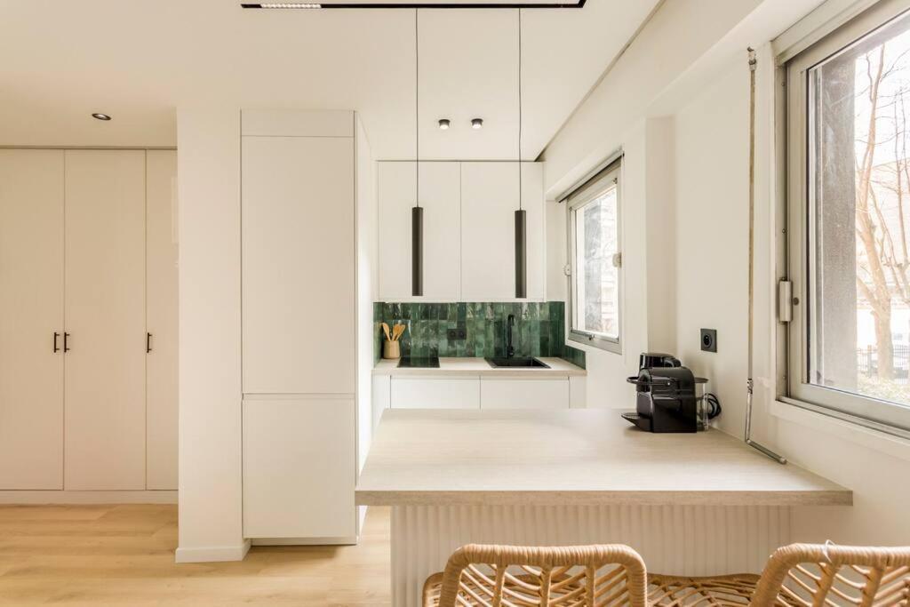 Luxurious 3 Min Walk From Eiffel Tower Apartment Париж Екстериор снимка