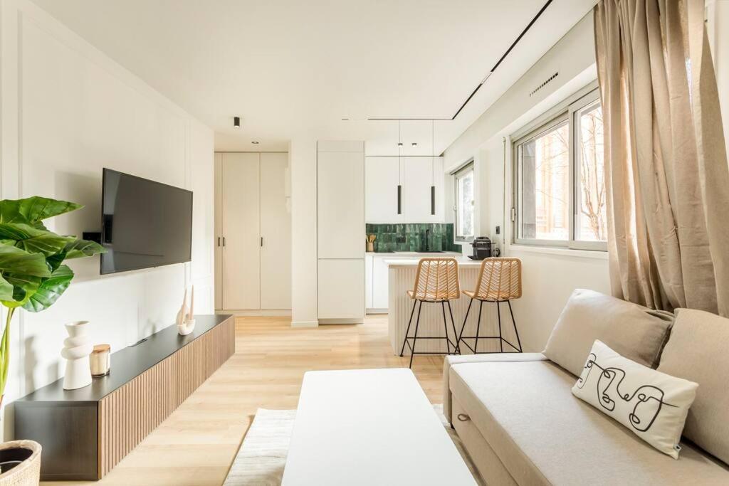 Luxurious 3 Min Walk From Eiffel Tower Apartment Париж Екстериор снимка