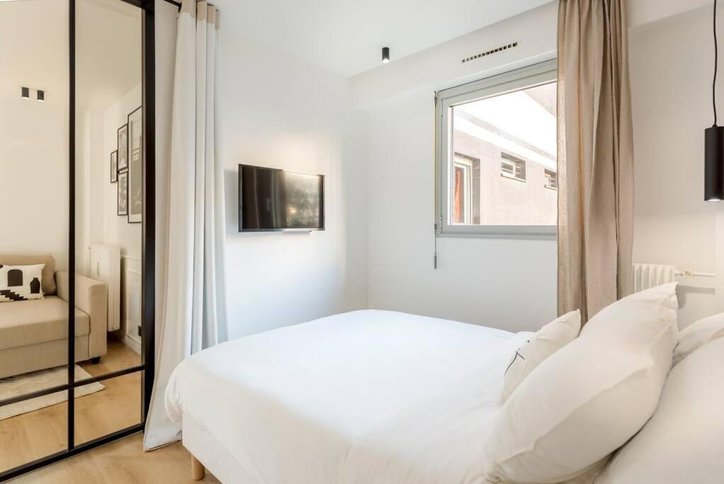 Luxurious 3 Min Walk From Eiffel Tower Apartment Париж Екстериор снимка